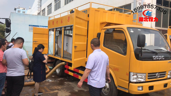 東風(fēng)小多利卡污水凈化車(chē) 東風(fēng)小多利卡污水凈化車(chē)